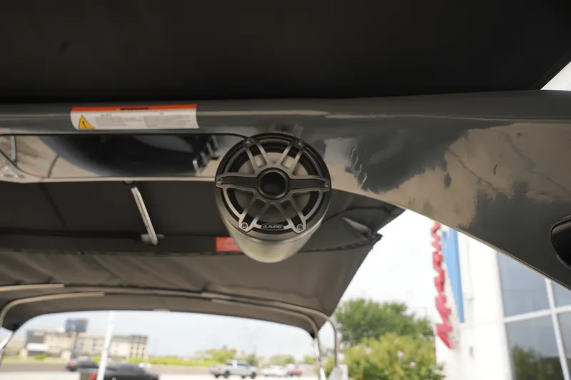 Slide: The Image of Harris Grand Mariner 250 2025 - 31