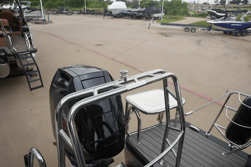 Slide: The Image of Harris Grand Mariner 250 2025 - 7