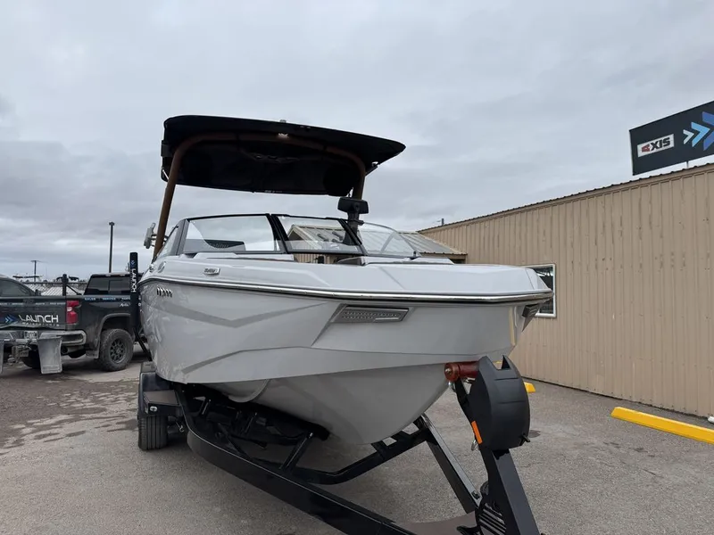 Slide: The Image of Malibu 22 LSV 2026 - 2