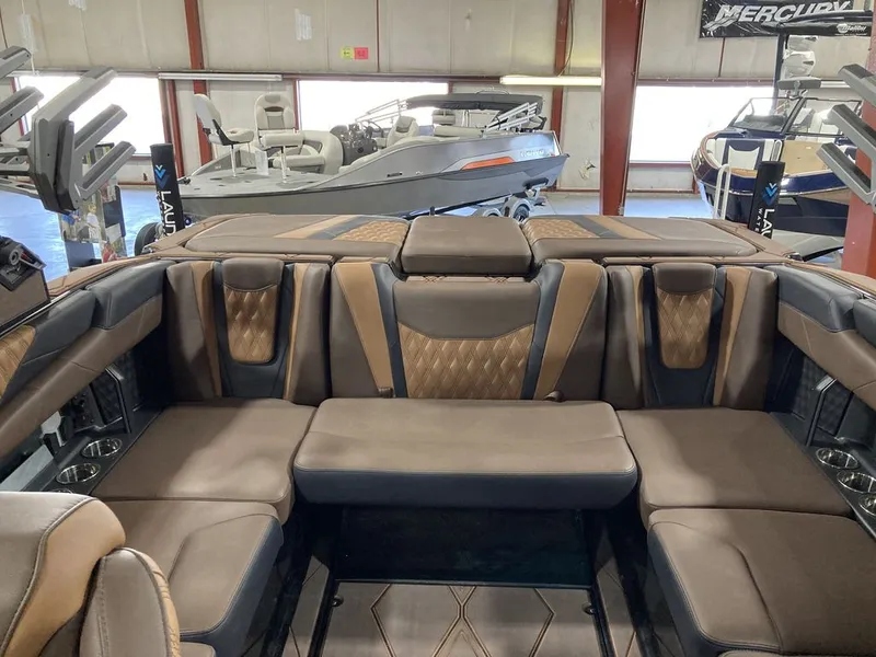 Slide: The Image of Malibu M230 2026 - 8