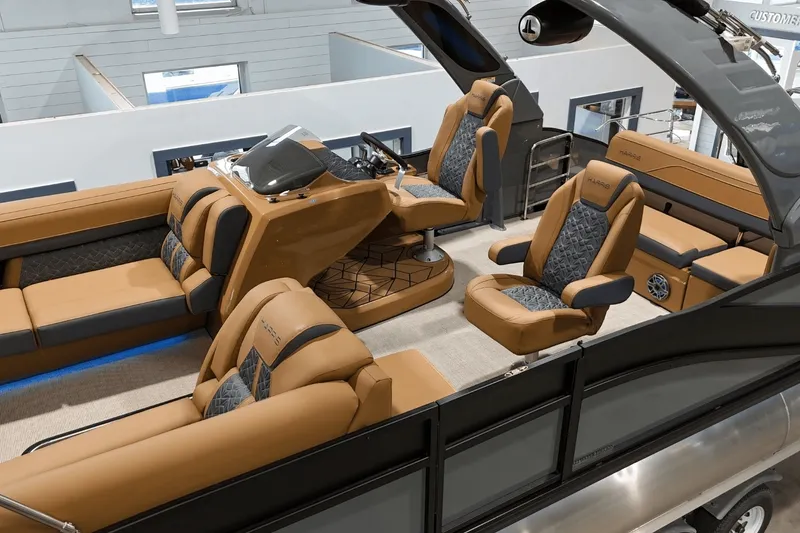 Slide: The Image of Harris Grand Mariner 250 2025 - 13