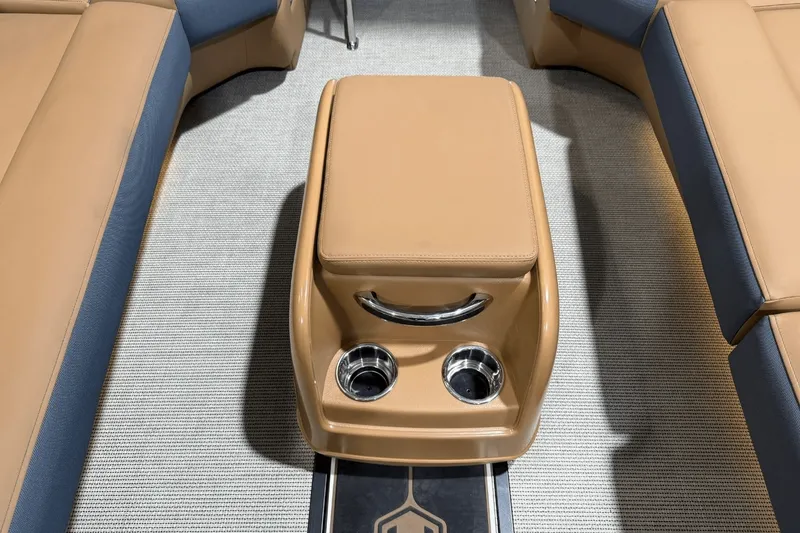 Slide: The Image of Harris Grand Mariner 250 2025 - 20