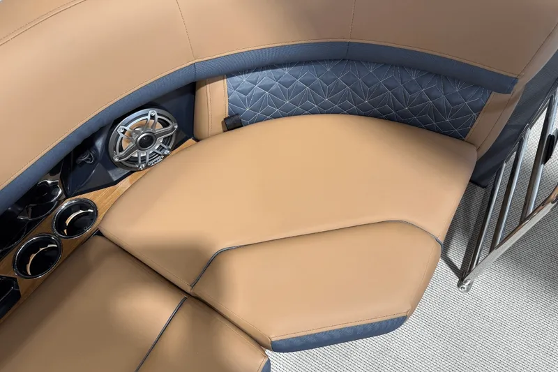 Slide: The Image of Harris Grand Mariner 250 2025 - 22