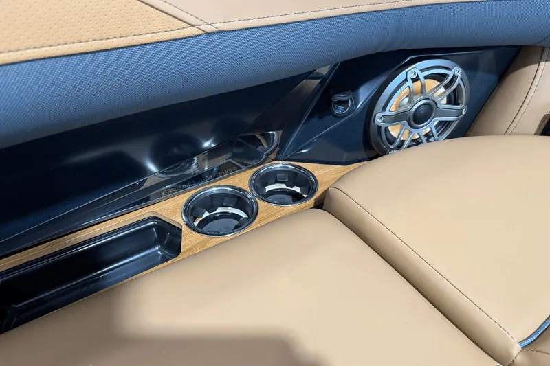 Slide: The Image of Harris Grand Mariner 250 2025 - 24