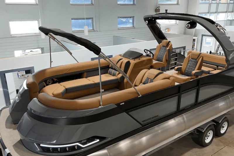 Slide: The Image of Harris Grand Mariner 250 2025 - 3