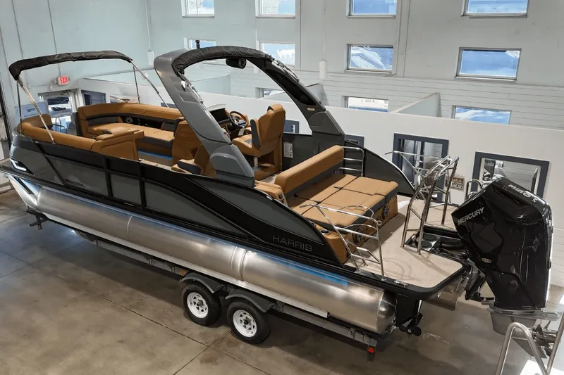 Slide: The Image of Harris Grand Mariner 250 2025 - 4