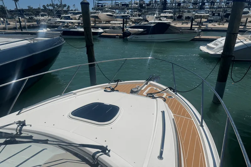 Slide: The Image of Boston Whaler 325 Conquest 2022 - 2