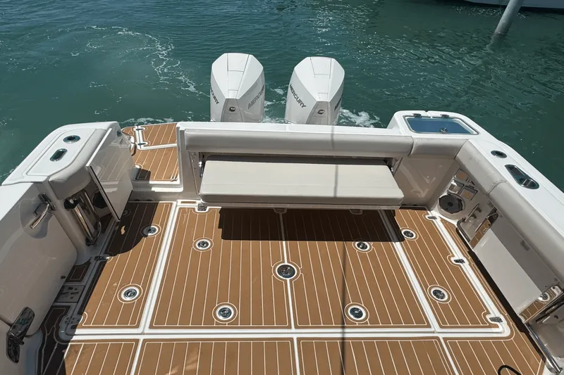 Slide: The Image of Boston Whaler 325 Conquest 2022 - 4
