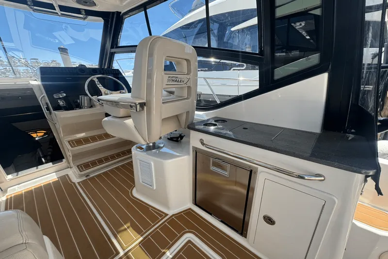 Slide: The Image of Boston Whaler 325 Conquest 2022 - 6