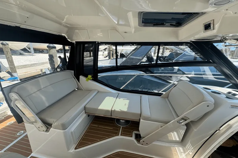 Slide: The Image of Boston Whaler 325 Conquest 2022 - 8