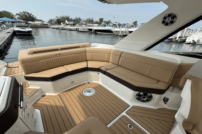 Slide: The Image of Sea Ray SLX 310 2025 - 11