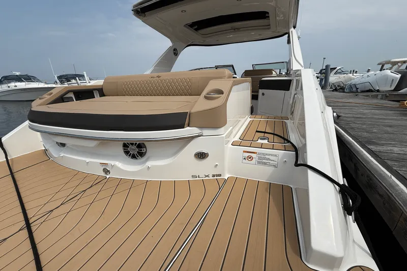 Slide: The Image of Sea Ray SLX 310 2025 - 15