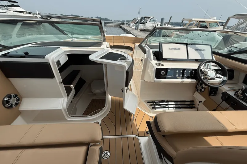 Slide: The Image of Sea Ray SLX 310 2025 - 16