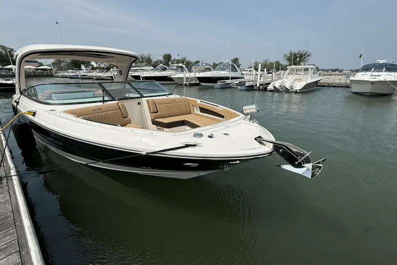 Slide: The Image of Sea Ray SLX 310 2025 - 2