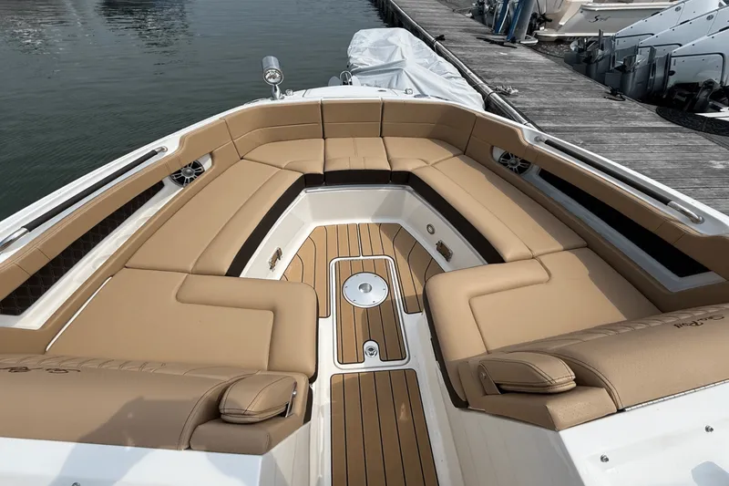 Slide: The Image of Sea Ray SLX 310 2025 - 4