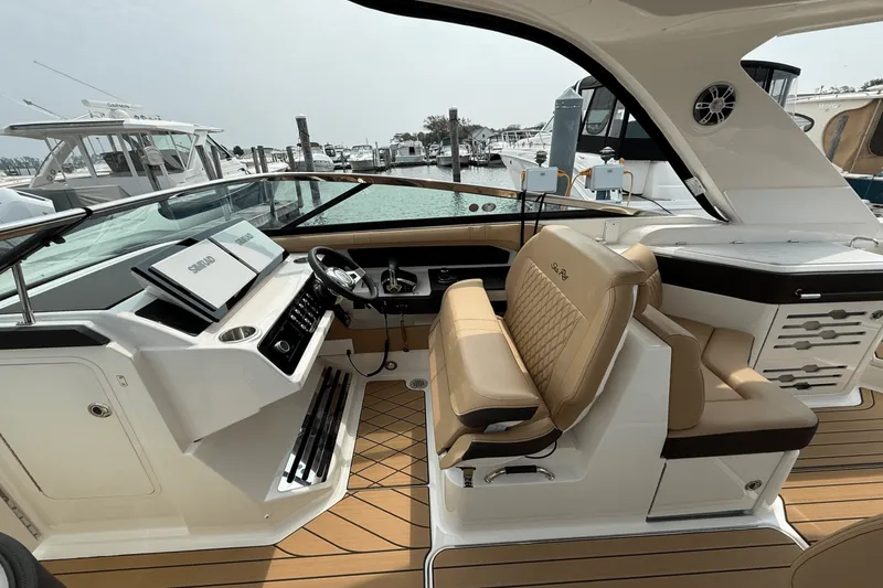 Slide: The Image of Sea Ray SLX 310 2025 - 5