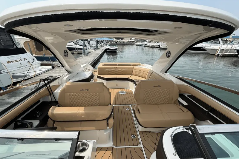 Slide: The Image of Sea Ray SLX 310 2025 - 6