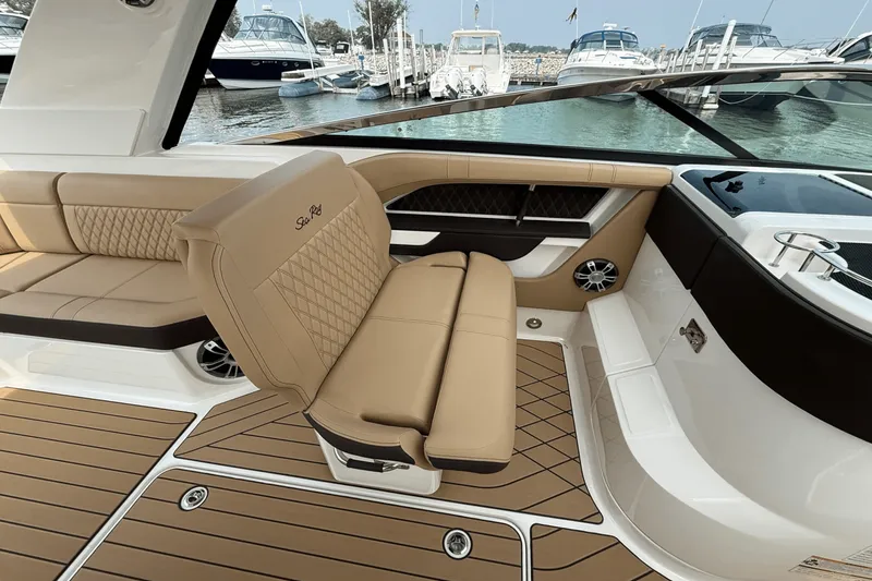 Slide: The Image of Sea Ray SLX 310 2025 - 7