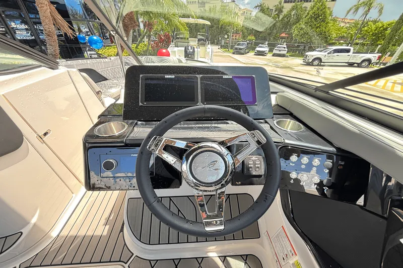 Slide: The Image of Sea Ray SLX 260 Outboard 2025 - 14