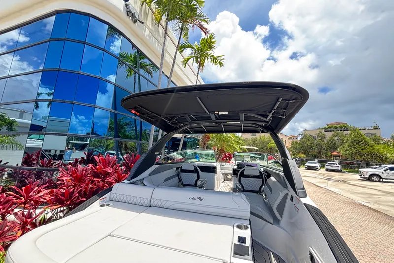 Slide: The Image of Sea Ray SLX 260 Outboard 2025 - 8