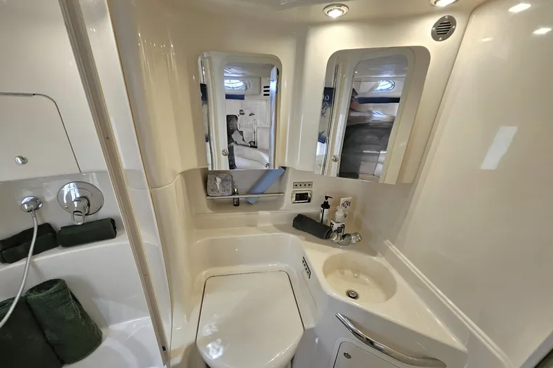 Slide: The Image of Sea Ray 380 Sundancer 2003 - 33