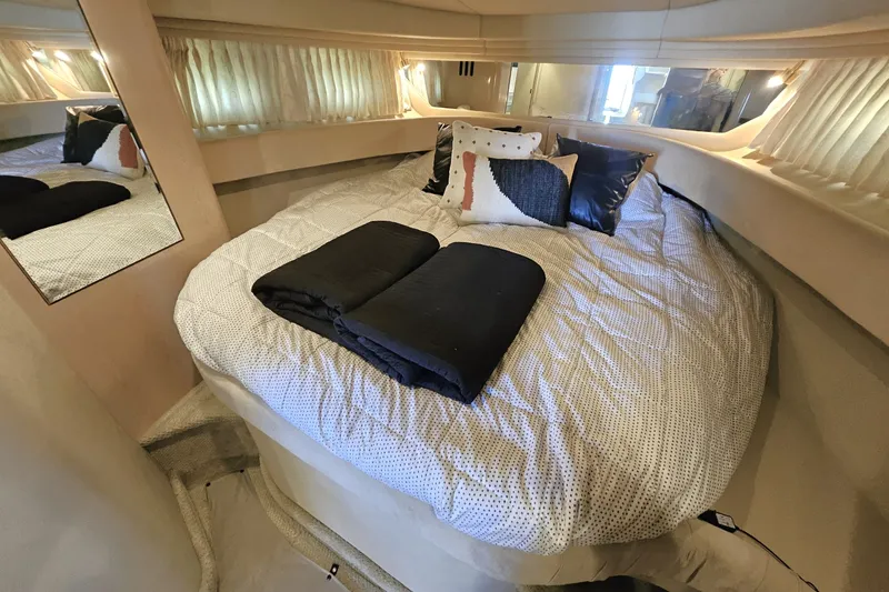 Slide: The Image of Sea Ray 380 Sundancer 2003 - 34