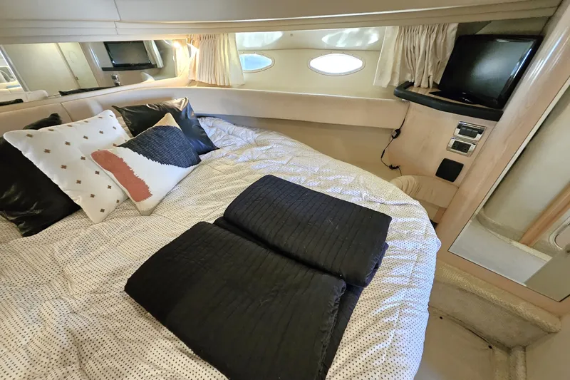 Slide: The Image of Sea Ray 380 Sundancer 2003 - 35