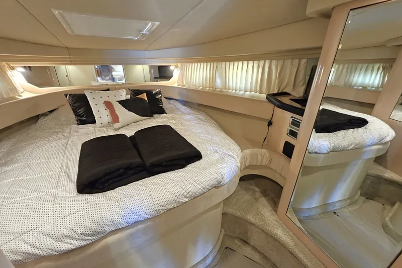 Slide: The Image of Sea Ray 380 Sundancer 2003 - 36