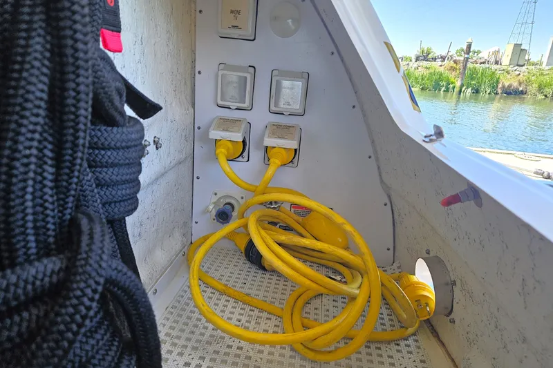 Slide: The Image of Sea Ray 380 Sundancer 2003 - 45