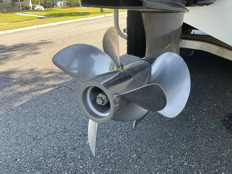 Slide: The Image of Wellcraft 33 Scarab AVS 2001 - 17
