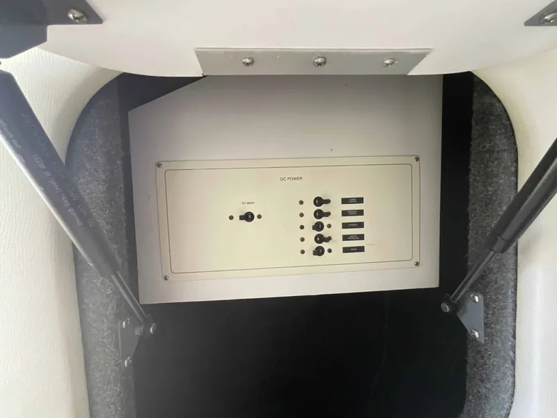 Slide: The Image of Wellcraft 33 Scarab AVS 2001 - 44