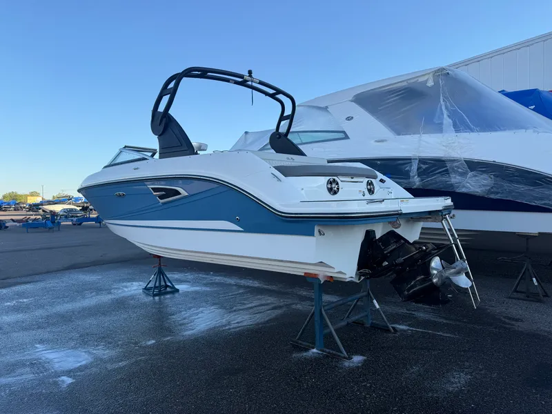 Slide: The Image of Sea Ray 230 SLX 2020 - 1