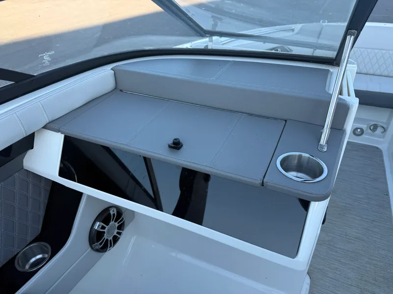 Slide: The Image of Sea Ray 230 SLX 2020 - 20