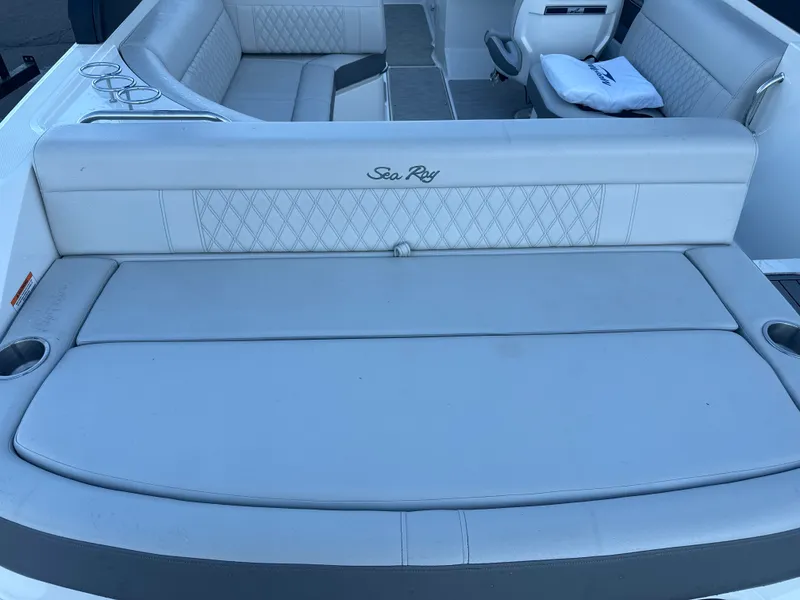 Slide: The Image of Sea Ray 230 SLX 2020 - 24