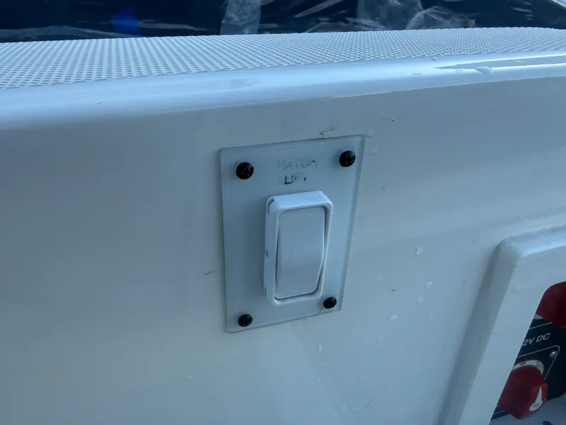 Slide: The Image of Sea Ray 230 SLX 2020 - 26