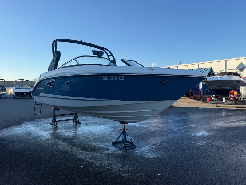 Slide: The Image of Sea Ray 230 SLX 2020 - 3