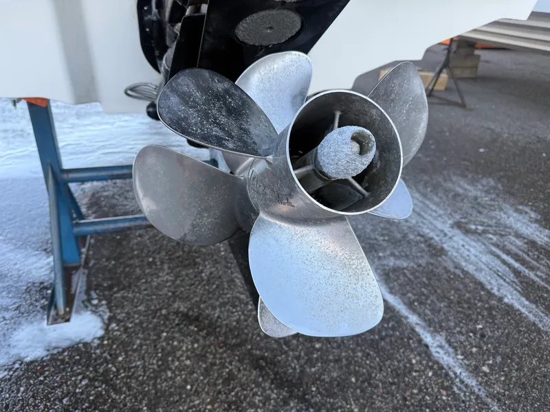 Slide: The Image of Sea Ray 230 SLX 2020 - 34