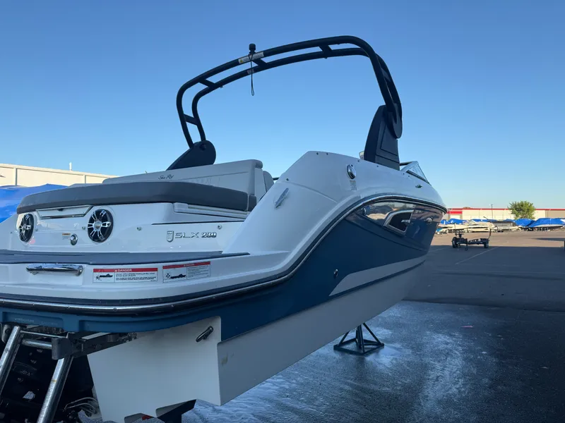 Slide: The Image of Sea Ray 230 SLX 2020 - 4