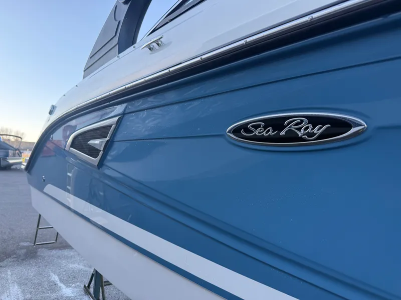 Slide: The Image of Sea Ray 230 SLX 2020 - 7