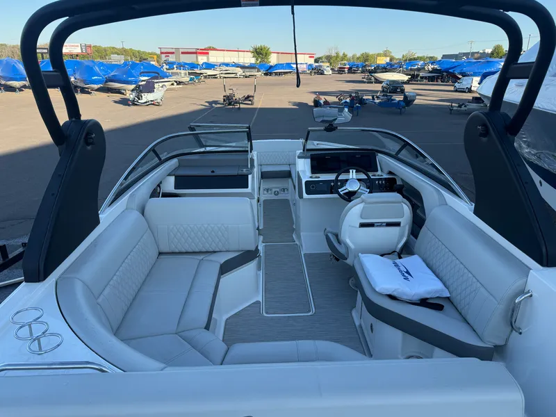 Slide: The Image of Sea Ray 230 SLX 2020 - 8