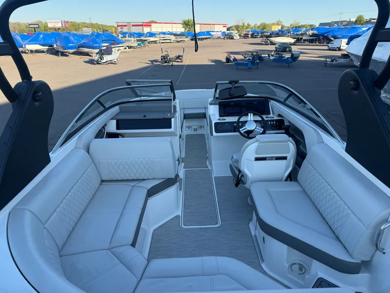 Slide: The Image of Sea Ray 230 SLX 2020 - 9