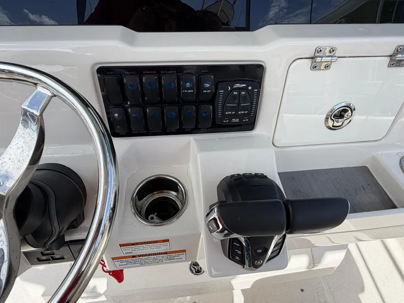 Slide: The Image of Sailfish 290 CC 2023 - 24