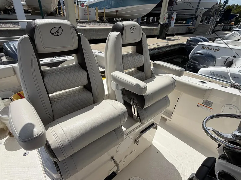 Slide: The Image of Sailfish 290 CC 2023 - 27