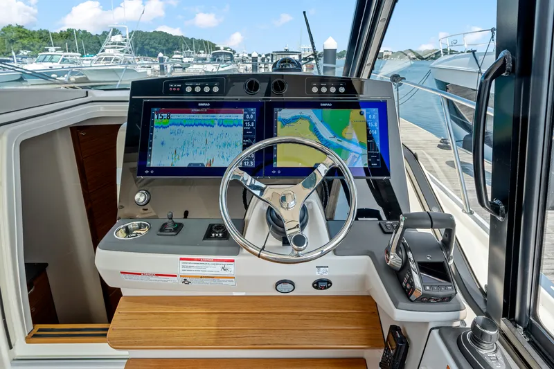 Slide: The Image of Boston Whaler 405 Conquest 2026 - 25