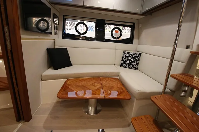 Slide: The Image of Boston Whaler 405 Conquest 2026 - 61