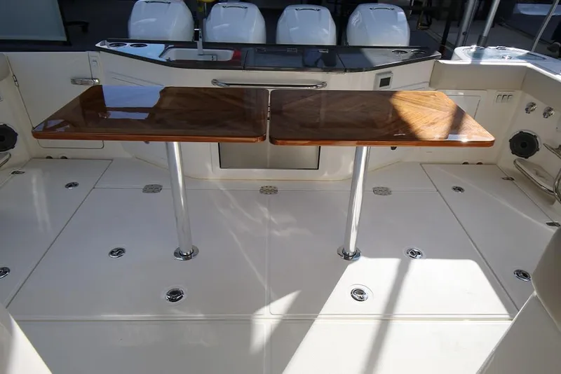 Slide: The Image of Boston Whaler 405 Conquest 2026 - 76