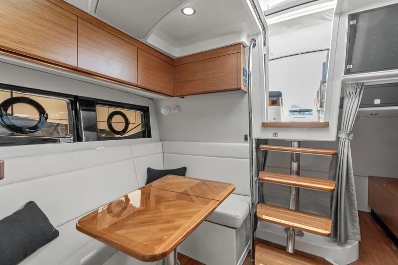 Slide: The Image of Boston Whaler 405 Conquest 2026 - 33