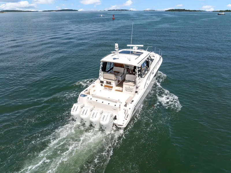 Slide: The Image of Boston Whaler 405 Conquest 2026 - 2