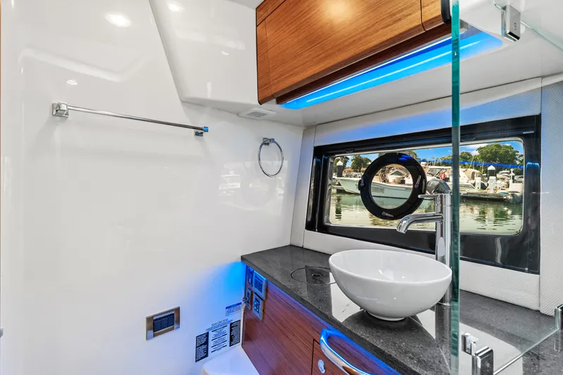 Slide: The Image of Boston Whaler 405 Conquest 2026 - 39