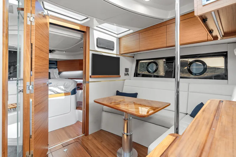 Slide: The Image of Boston Whaler 405 Conquest 2026 - 43